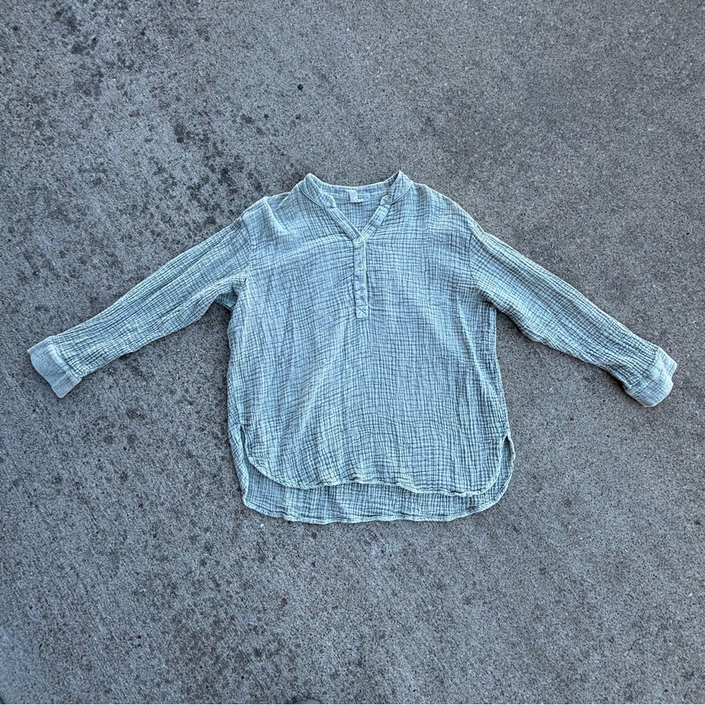Elan Textured Green Button-Up Top